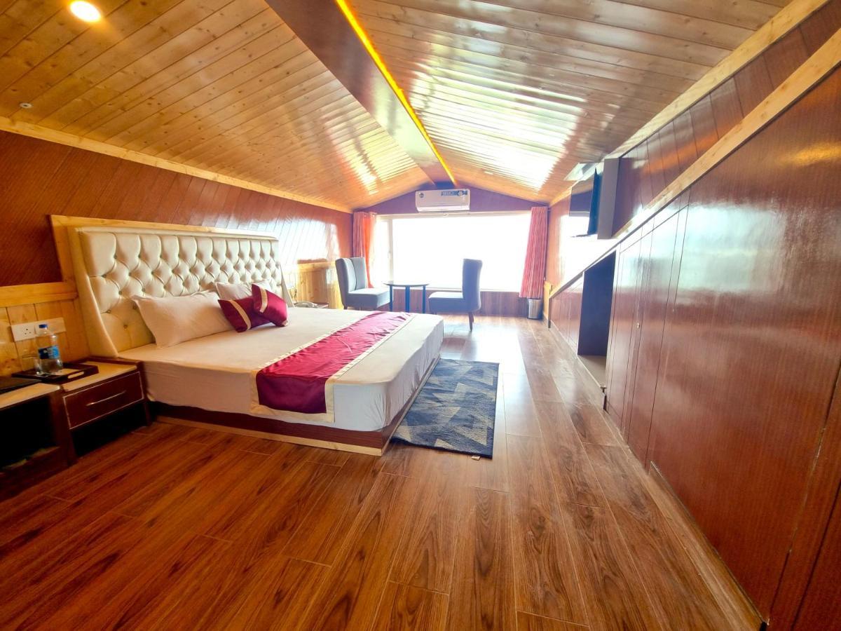Hotel Wood Stock Luxury - A Boutique Property - Penthouse - Open Air Restaurant & Terrace Kasauli Exterior foto