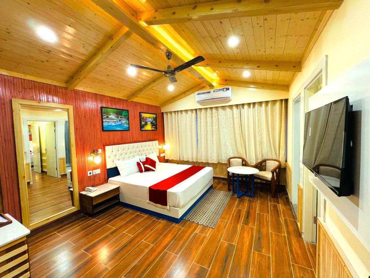 Hotel Wood Stock Luxury - A Boutique Property - Penthouse - Open Air Restaurant & Terrace Kasauli Exterior foto