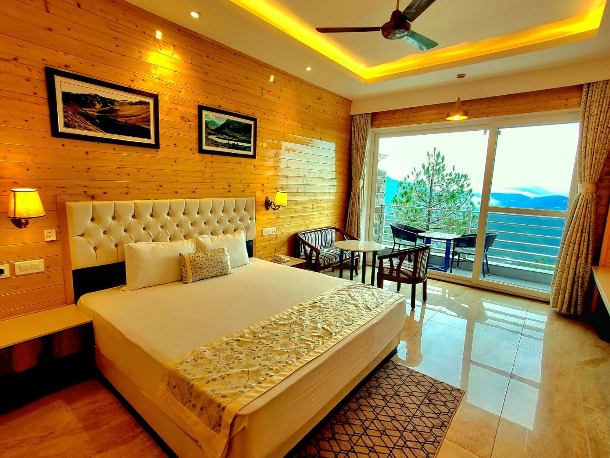 Hotel Wood Stock Luxury - A Boutique Property - Penthouse - Open Air Restaurant & Terrace Kasauli Exterior foto