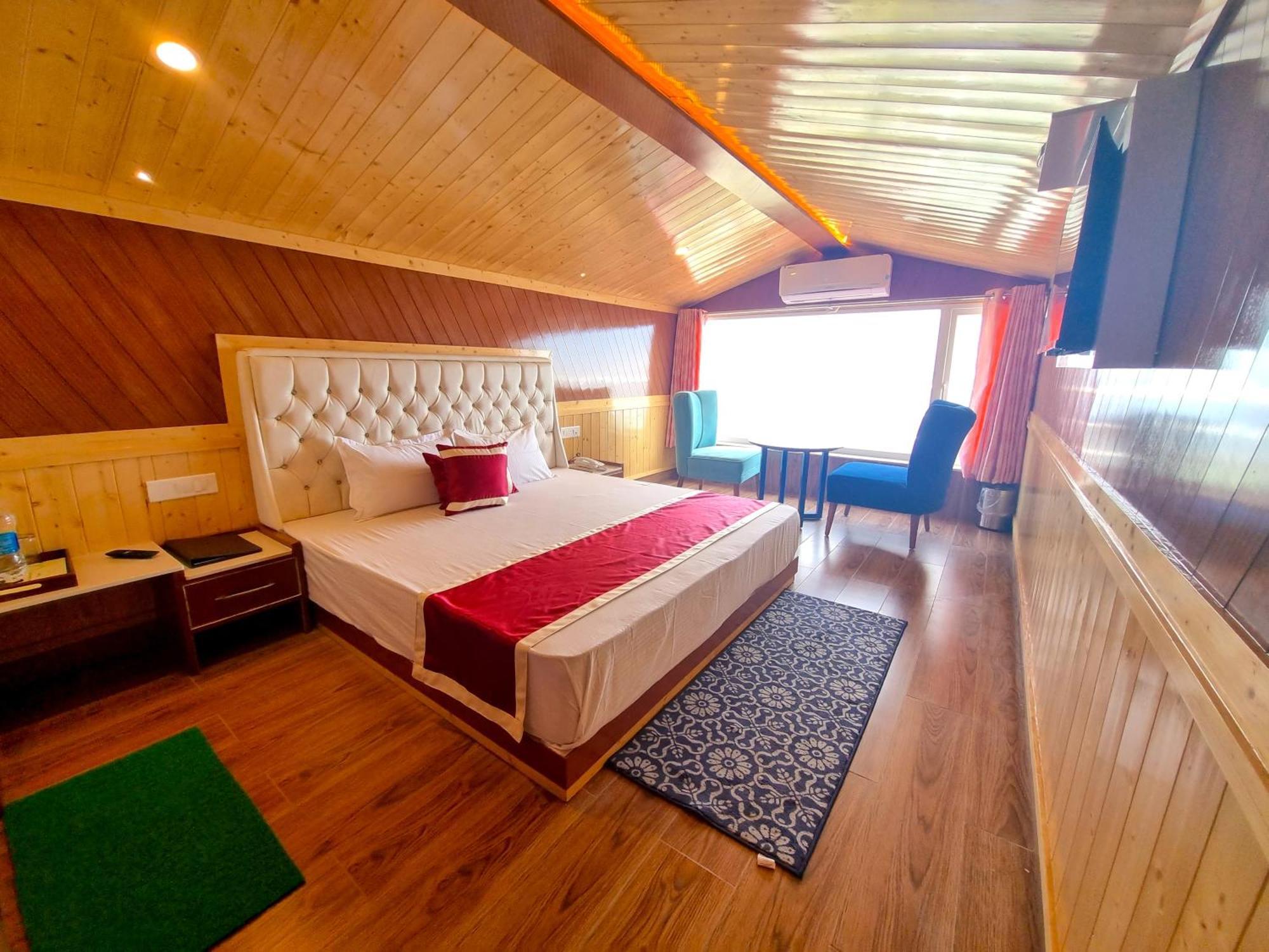 Hotel Wood Stock Luxury - A Boutique Property - Penthouse - Open Air Restaurant & Terrace Kasauli Exterior foto