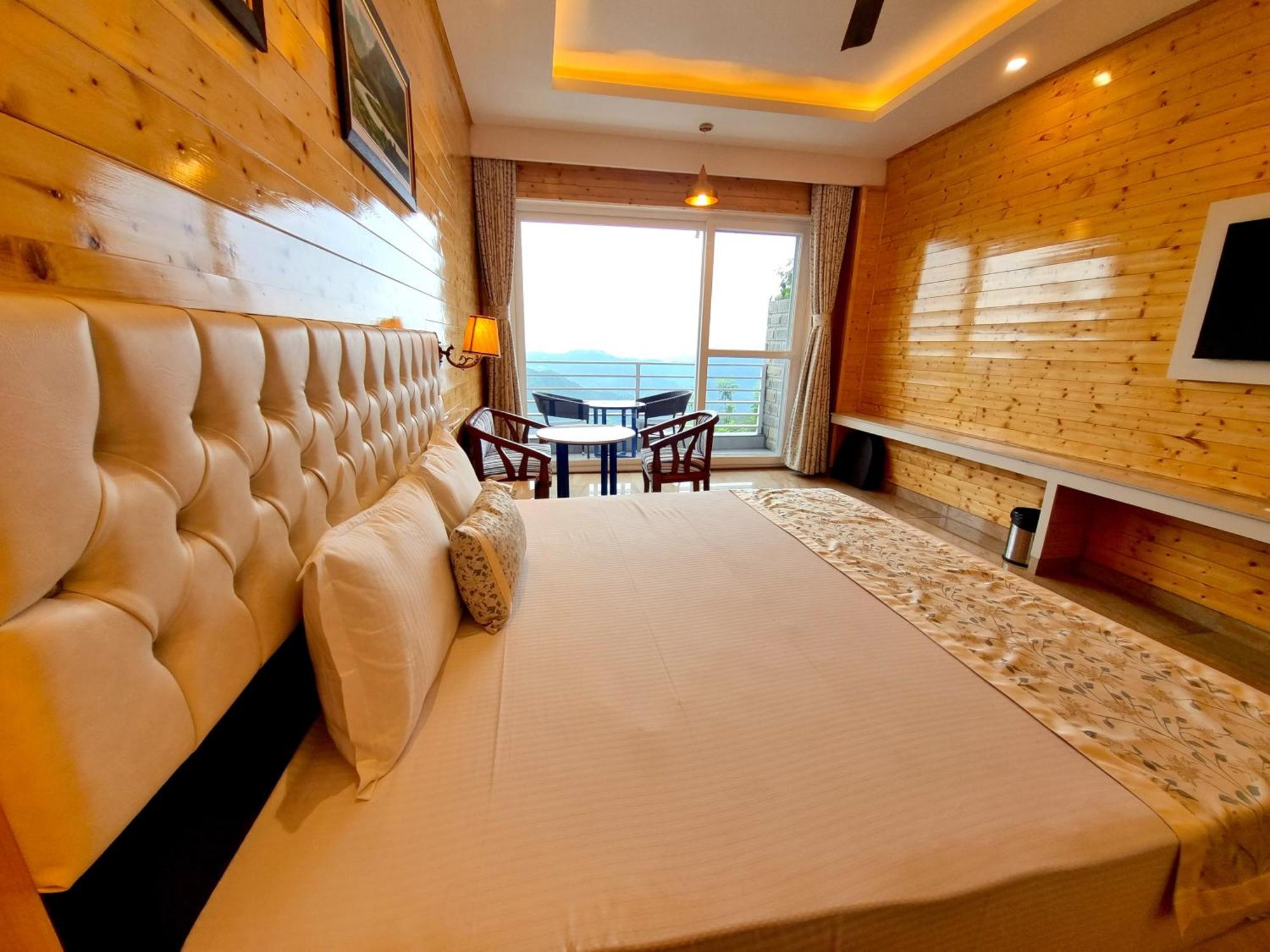 Hotel Wood Stock Luxury - A Boutique Property - Penthouse - Open Air Restaurant & Terrace Kasauli Exterior foto